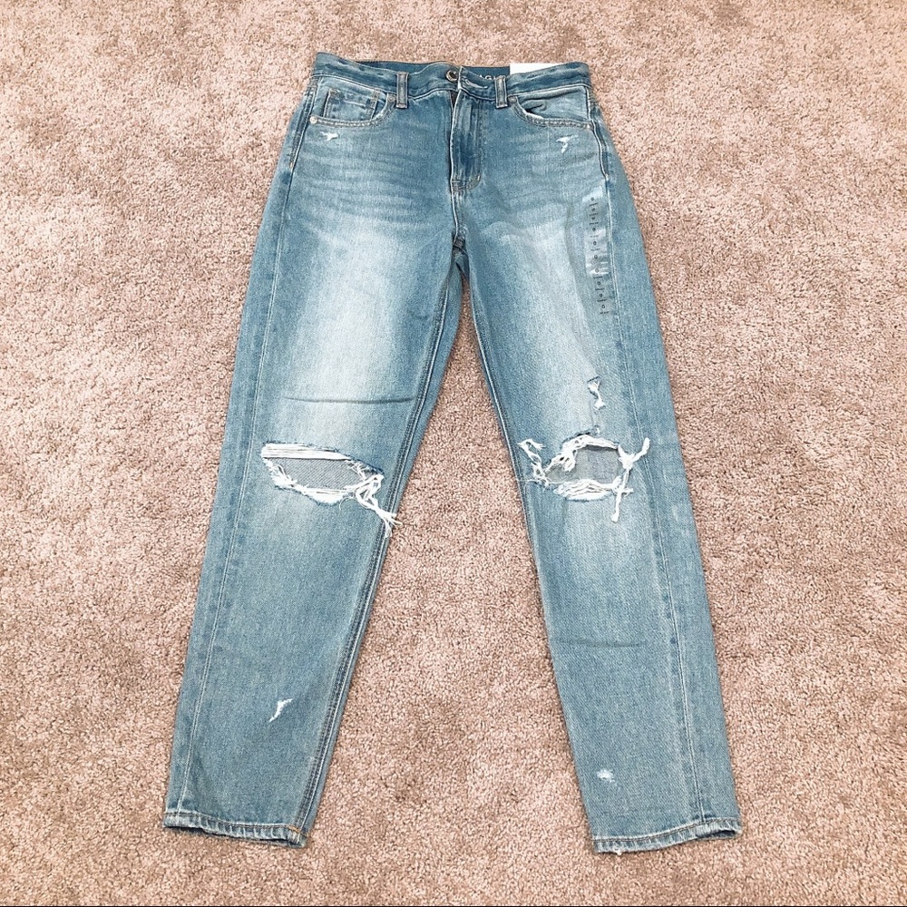 *NWT* American Eagle Destroyed Mom Jean